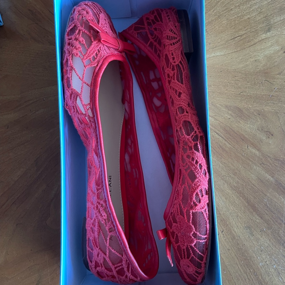❤️Red Lace Antonio Milano Flats Size 9 ❤️ - Picture 9 of 9